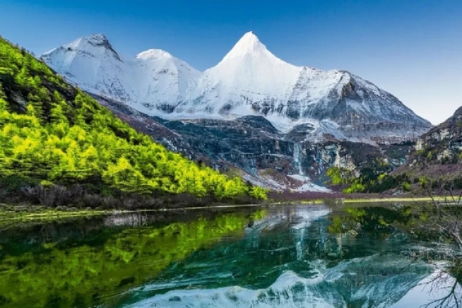 被全网夸上天的雪域秘境 藏着一个不到20°的夏天