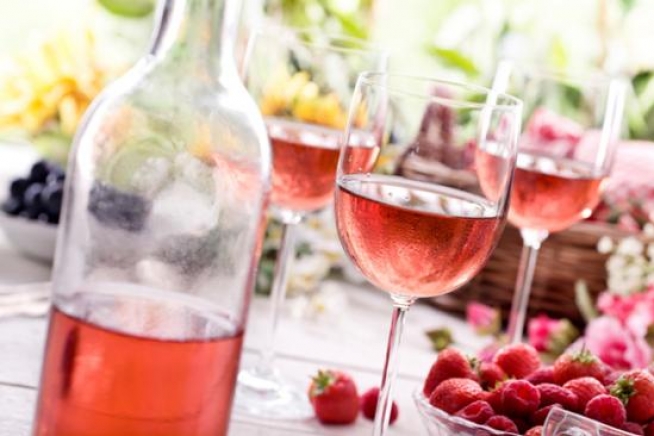 百样的桃红葡萄酒应该配什么美食？